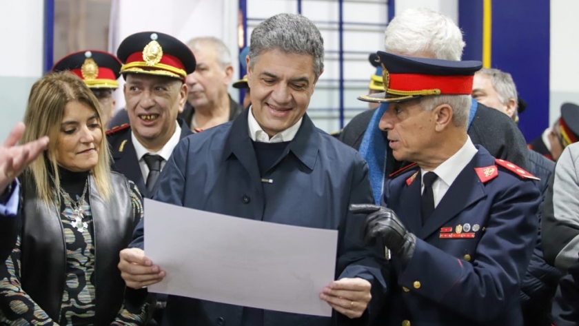 Jorge Macri les agradeció a los bomberos voluntarios por 
