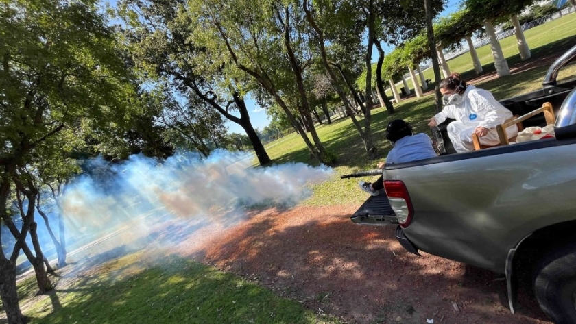 Continúan los operativos de fumigación en espacios verdes