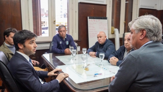 Crisis del langostino: Torres exige acción inmediata y presiona a Nación para reactivar la pesca
