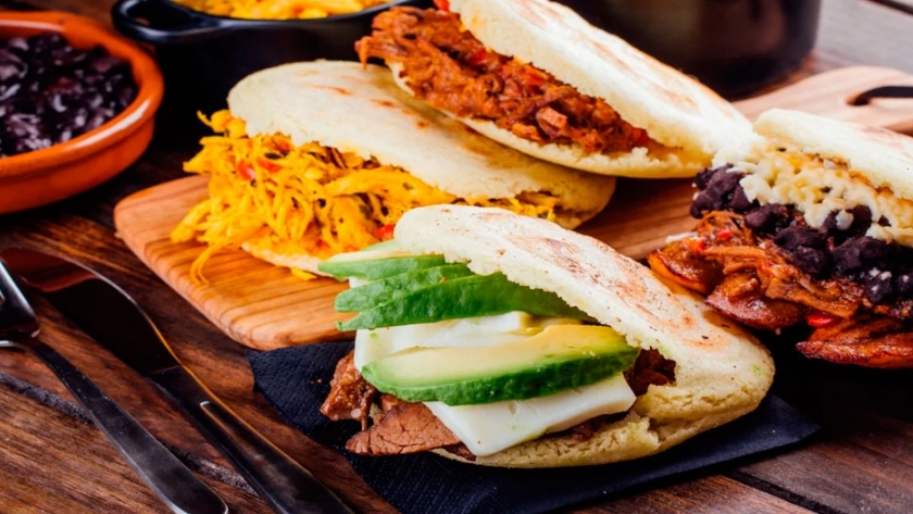 Arepas: el plato venezolano favorito de los porteños