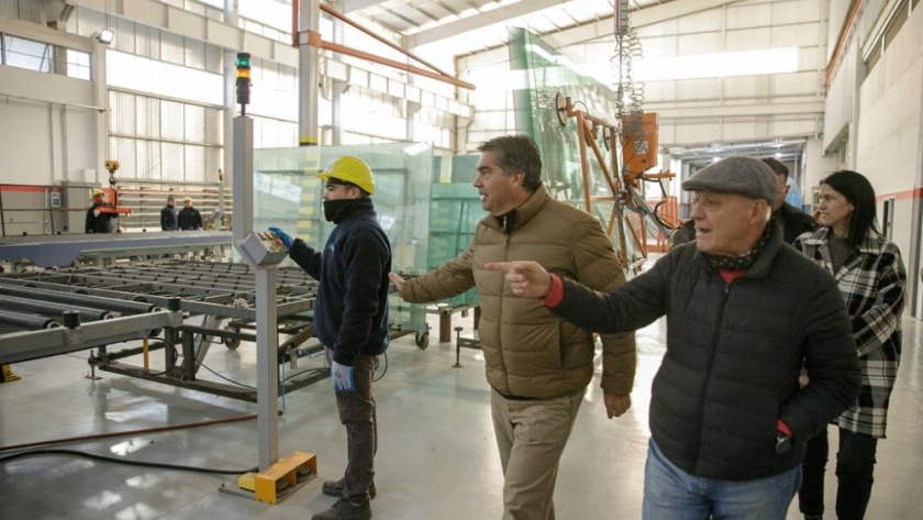 Resistencia: el gobernador visitó fábricas que aportan al desarrollo industrial y generan valor agregado en origen