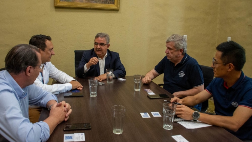Raúl recibió a representantes de Cosco Shipping