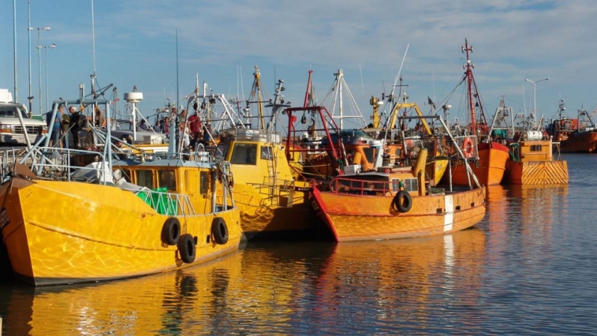 Provincia firmó un importante acuerdo por permisos de pesca y lo recaudado se destinará a una inversión histórica en Educación y Salud