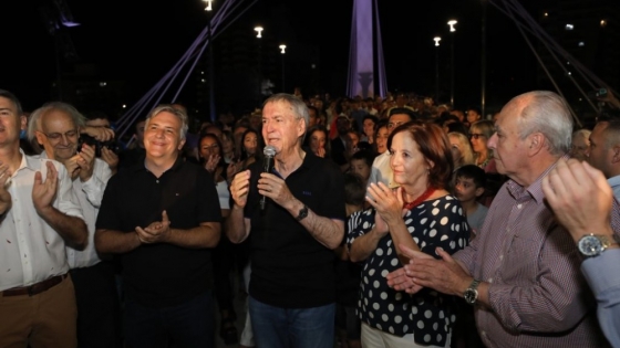 Schiaretti y Llaryora inauguraron el nuevo puente peatonal “450 Aniversario”