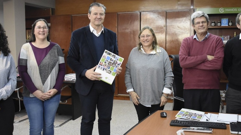 La provincia profundiza la política pública de microcréditos para la economía social con el municipio de Paraná