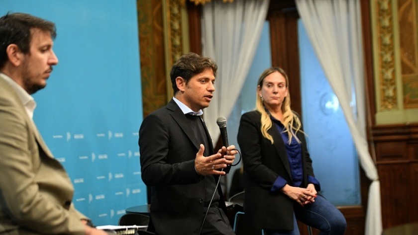 Kicillof y Cuattromo firmaron convenios para financiar la compra de bienes en 10 municipios