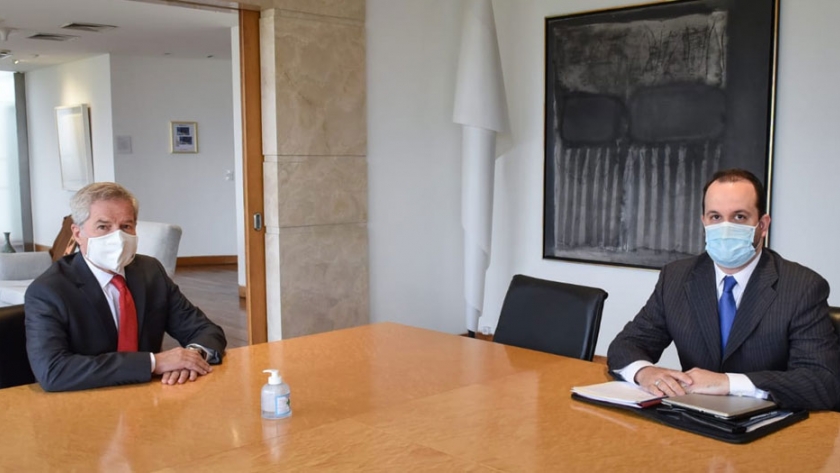 El Canciller Solá recibió al nuevo embajador argentino en Italia, Roberto Carlés