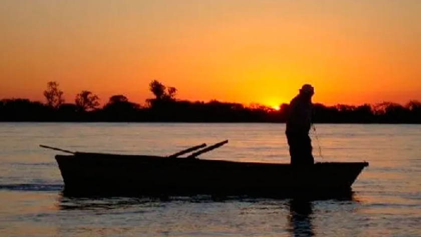 Por la histórica bajante del río Paraná, la Justicia ordenó la veda de pesca en Santa Fe