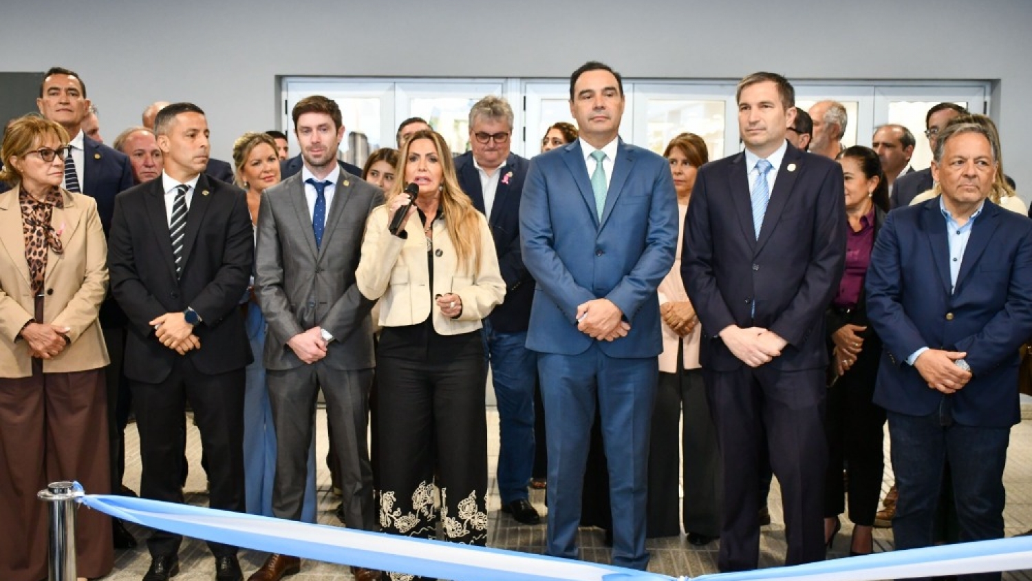 Gustavo Valdés inauguró el nuevo Centro Único de Pagos del Banco de Corrientes en el barrio Hipódromo