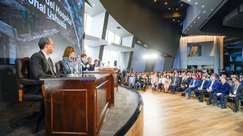 “Hay 455 viviendas en construcción, 600 licitadas, 1900 a licitar y 130 desarrolladas con fondos del IPVyH”