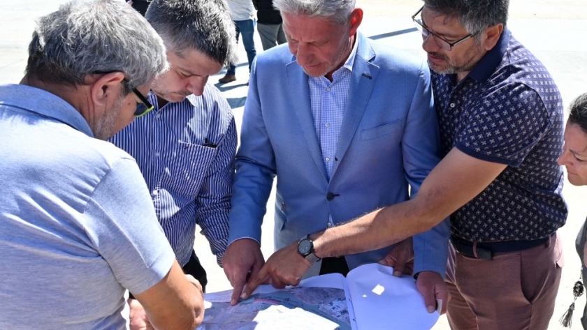 Arcioni recorrió la obra de ampliación de Puerto de Rawson y anunció su inminente inauguración