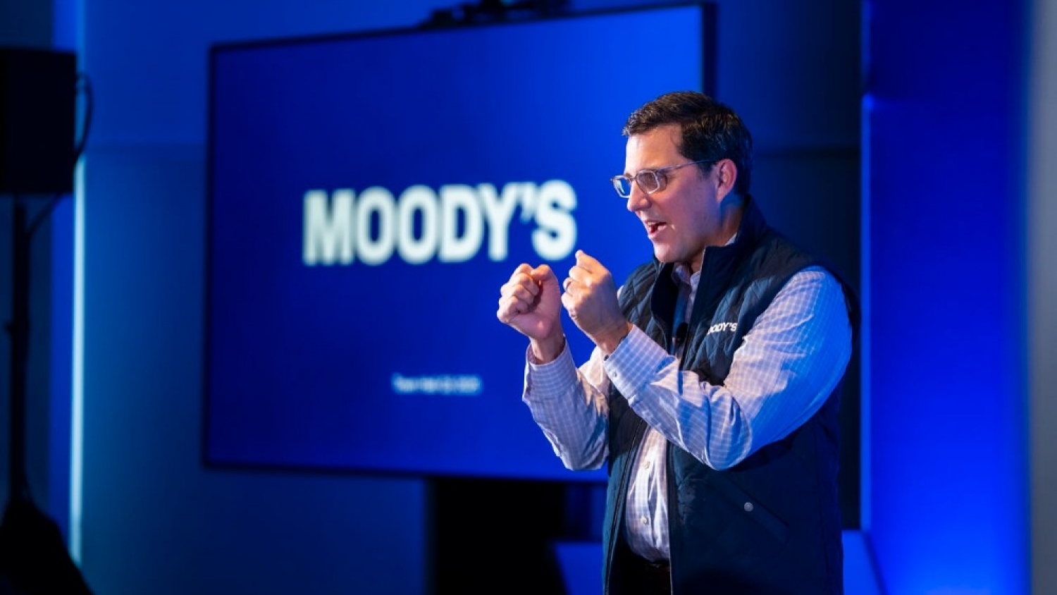 Moody’s advierte que la mora bancaria en Argentina seguirá creciendo antes de estabilizarse y alerta por riesgos cambiarios