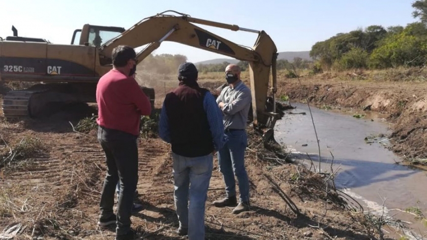 La mega obra de drenajes y riego de Manantiales avanzó un 65%