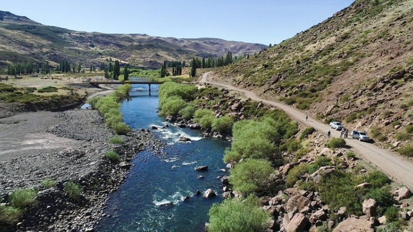 Monitorean la calidad de las aguas en el norte neuquino