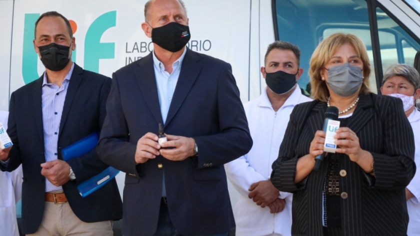 Perotti presentó el primer lote de aceite de cannabis medicinal elaborado por el LIF