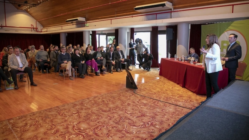 Carreras destacó la relevancia del encuentro con Intendentes e Intendentas