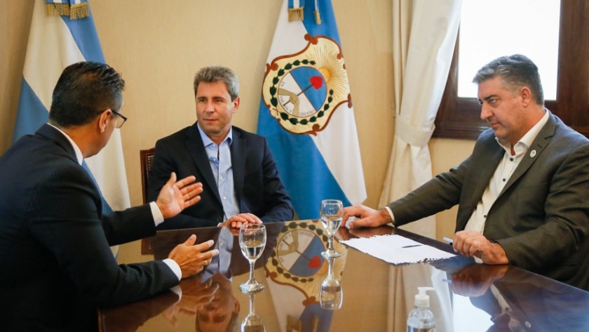 El gobernador recibió al presidente de una empresa interesada en fabricar vehículos eléctricos en San Juan