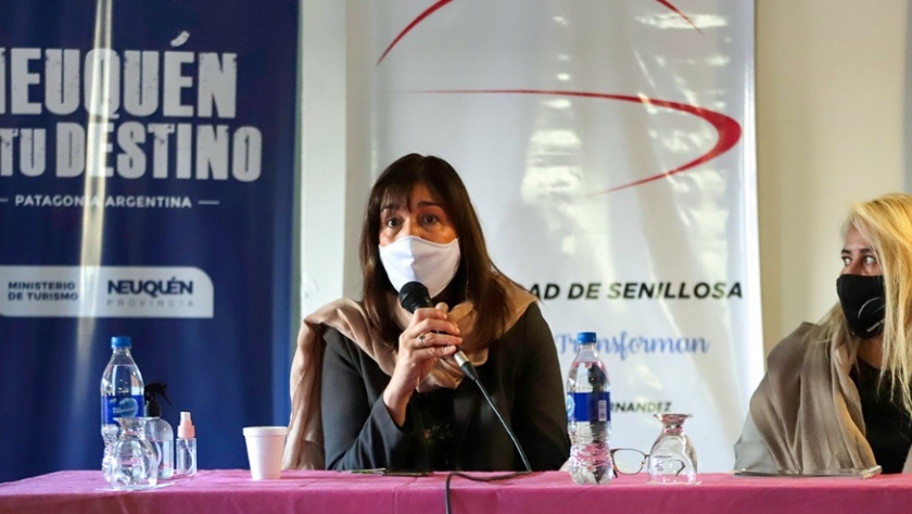 Focarazzo entregó el Plan de Desarrollo Turístico Recreativo de Senillosa