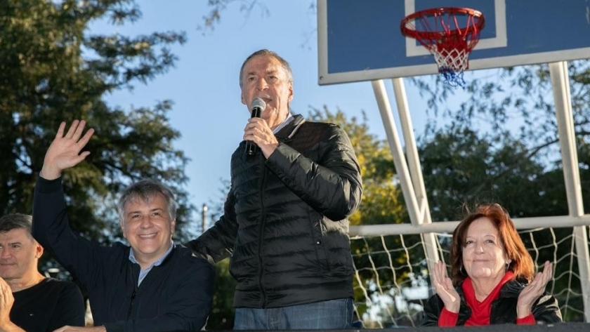Schiaretti y Llaryora habilitaron el polideportivo social de barrio Los Álamos
