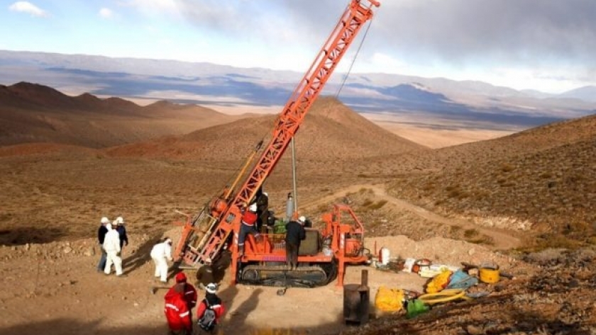 Catamarca y Emiratos Arabes firman acuerdo para explotar minerales