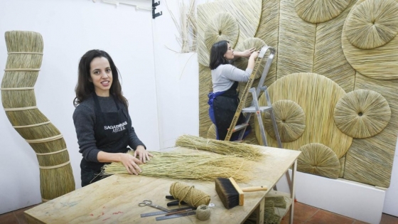 La artesana bilbaina que decora los hoteles más lujosos con fibras naturales