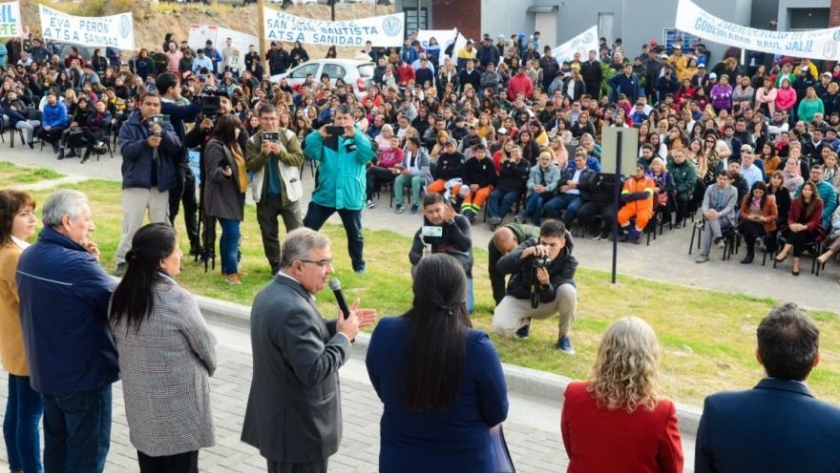 Trabajadores de la salud recibieron su contrato de empleo público