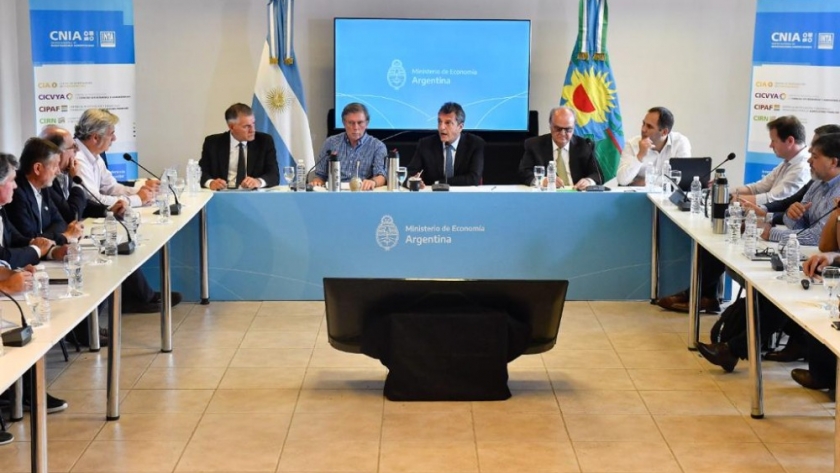 El Gobierno Nacional y representantes agropecuarios se reunieron para trabajar en aliviar los efectos de la sequía