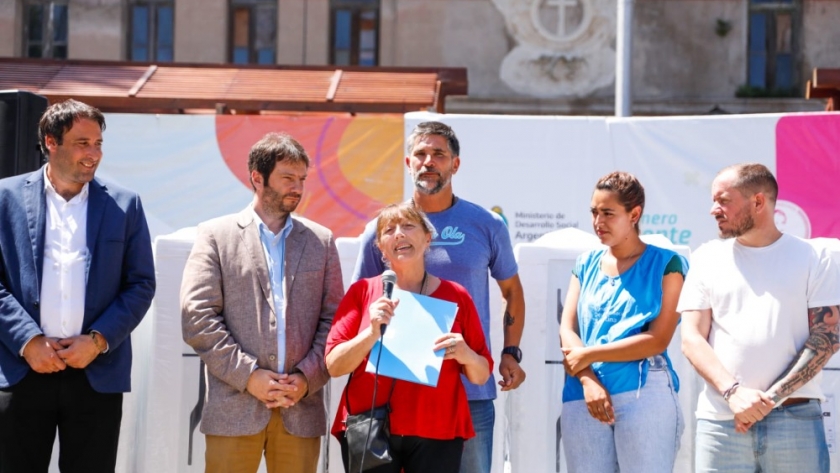 El Ministerio de Desarrollo Social de la Nación entregó equipamiento del programa Abrazar
