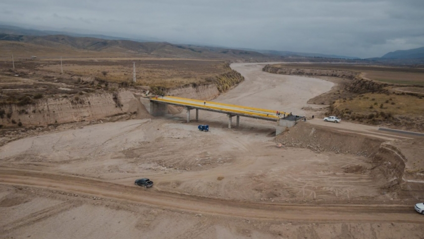 Ruta 1: avanza la pavimentación y los puentes estarán concluidos en septiembre