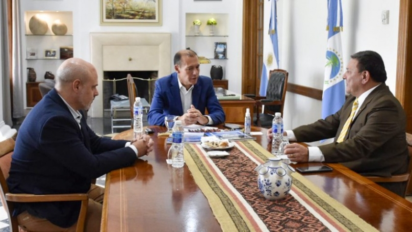 Gutiérrez se reunió con el cónsul de Paraguay en Neuquén