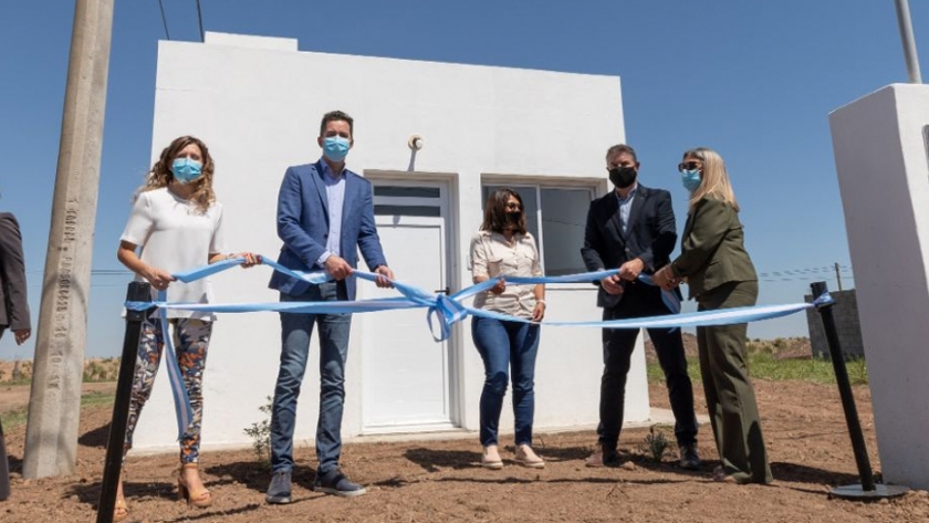 El vicegobernador Manuel Calvo inauguró viviendas Semilla en Freyre