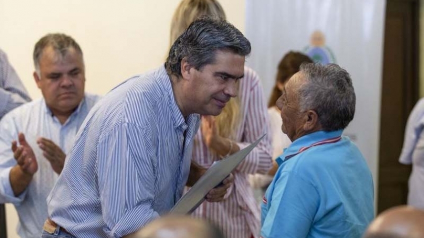 Capitanich entregó 110 títulos de propiedad a pequeños productores: "El arraigo a la tierra es la base del desarrollo"