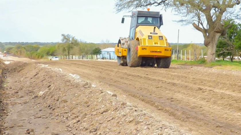 Reconstruyen caminos productivos del norte del departamento Paraná