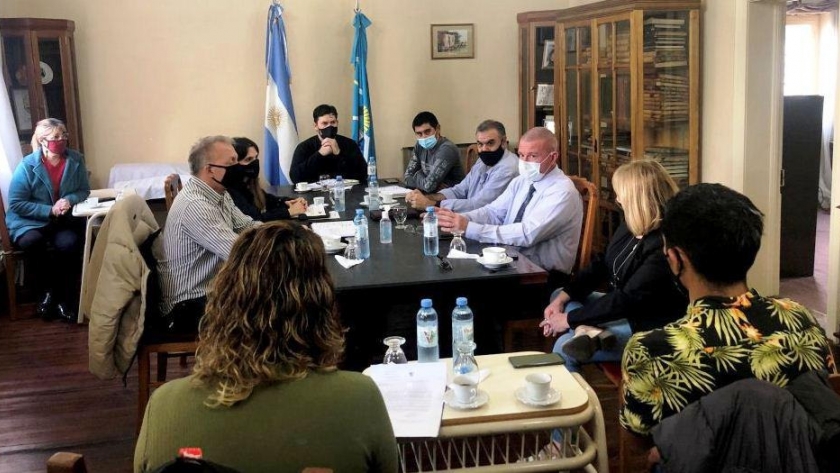 Provincia trabaja junto al municipio de Gaiman en el impacto ambiental de dos establecimientos industriales de la ciudad