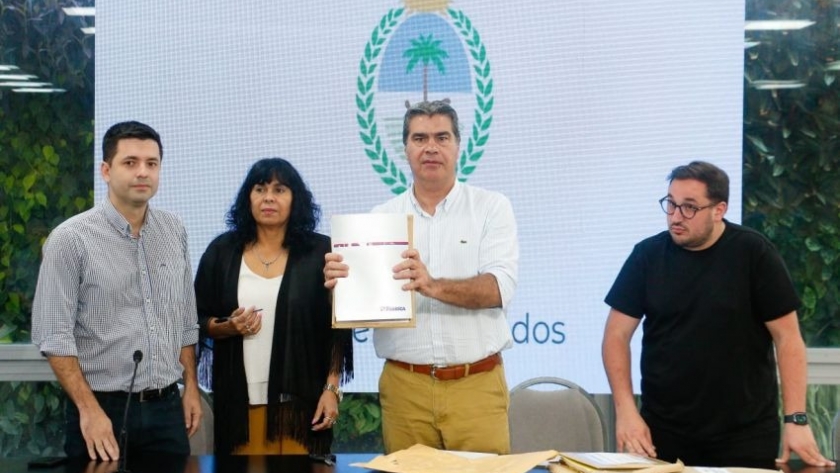Capitanich abrió los sobres de licitación para la refuncionalización del aeropuerto y el ramal de gas natural al parque industrial de Sáenz Peña