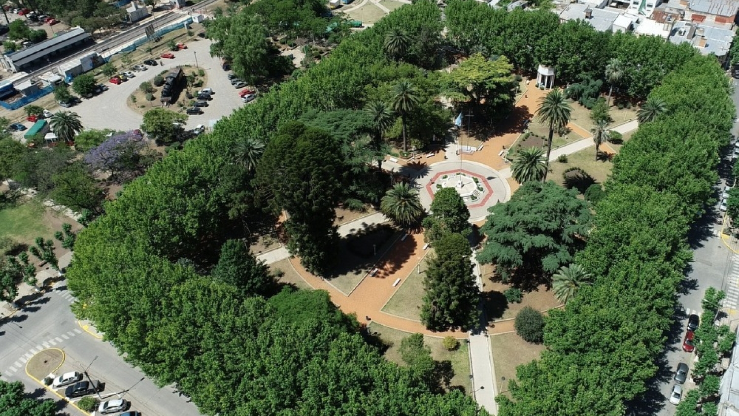 Marcos Paz, el destino bonaerense que une fósiles, verde y vida de pueblo a minutos de la Ciudad