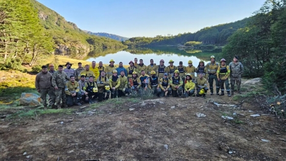 Más de 120 brigadistas y medios aéreos combaten incendio en El Bolsón