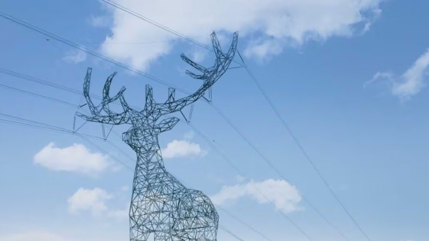 Austria convierte torres de alta tensión en esculturas de animales para integrar arte y energía