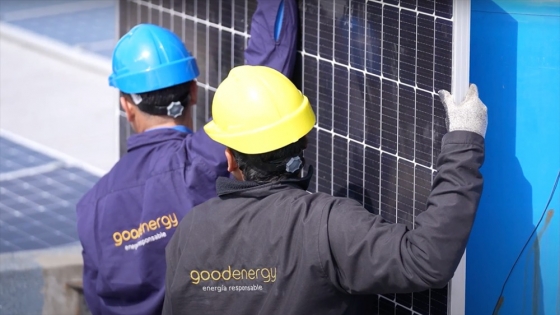 <Reestructurar costos con energía solar