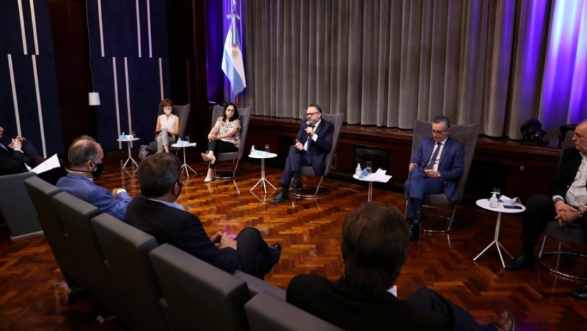 Kulfas impulsa agenda de trabajo conjunta con el sector foresto-industrial