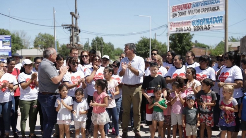 Obras para la comunidad: La Clotilde cuenta con más pavimento, nueva rotonda, portal de acceso y comisaría refaccionada