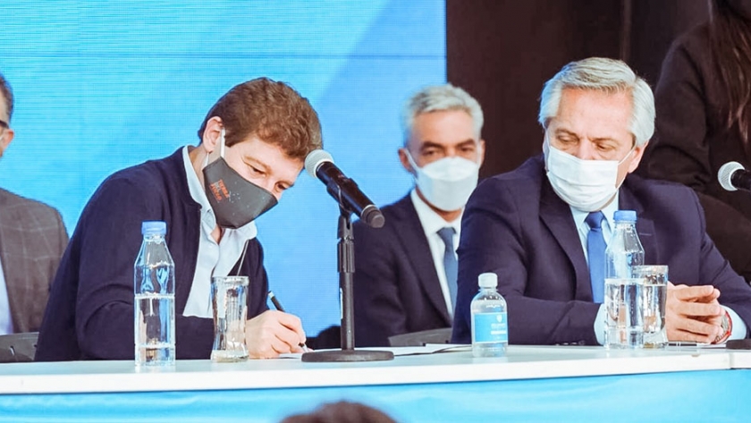 Junto al presidente Fernández, el ministro Meoni anunció la construcción de dos nuevas terminales de ómnibus y la ampliación del muelle del puerto de Ushuaia