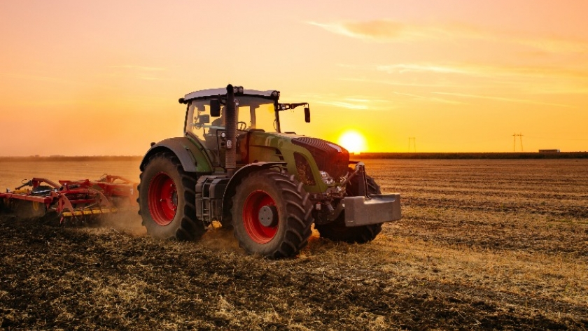 ¿Cuáles son las maquinarias agrícolas claves para la optimización del proceso productivo?
