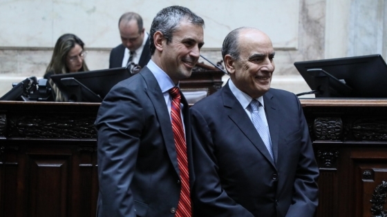 El Gobierno acelera en el Congreso el proyecto para blanquear los “dólares del colchón”