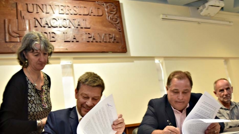 Trabajo y la UNLPam ratificaron convenio para la inserción laboral de graduados