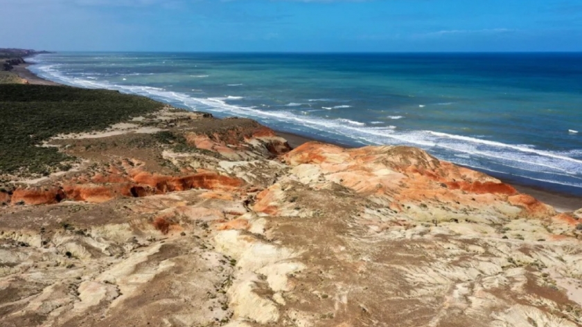Rocas Coloradas: un paraíso rojo entre el mar y la estepa patagónica