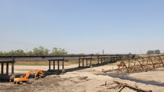 Tucumán: retiro del antiguo puente sobre el río Seco