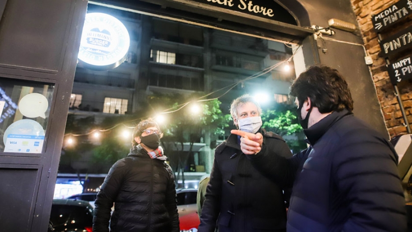 Empezaron a funcionar los bares y restaurantes con servicio al aire libre