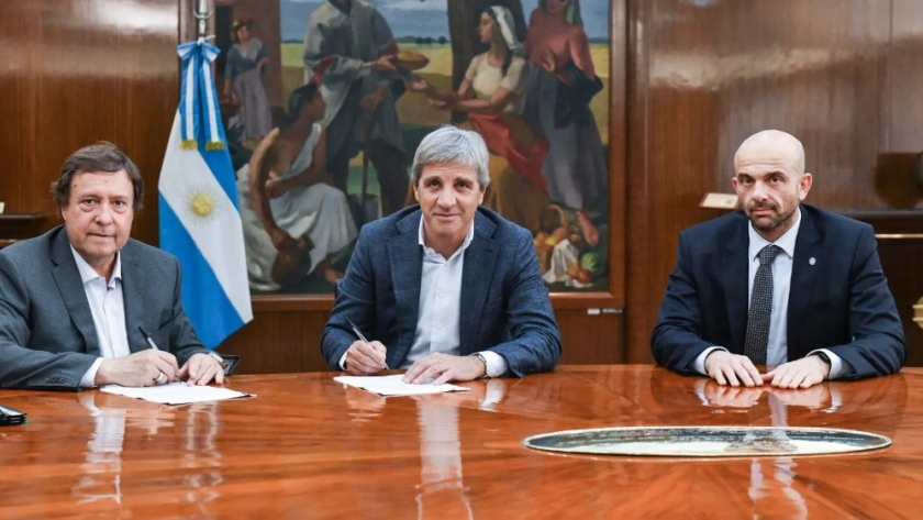 Weretilneck selló un acuerdo clave para la continuidad del Tren Patagónico