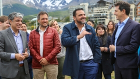 Cabandié disertó en Ushuaia sobre biodiverciudades y firmó convenios del Plan Casa Común y por tierras secas